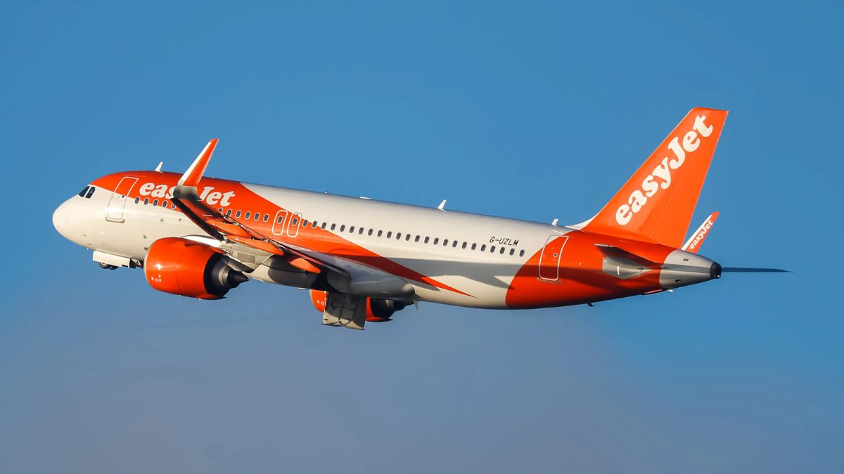 easyjet flight u2238 emergency landing newcastle