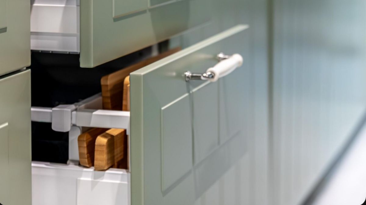 Lip Pull Handles